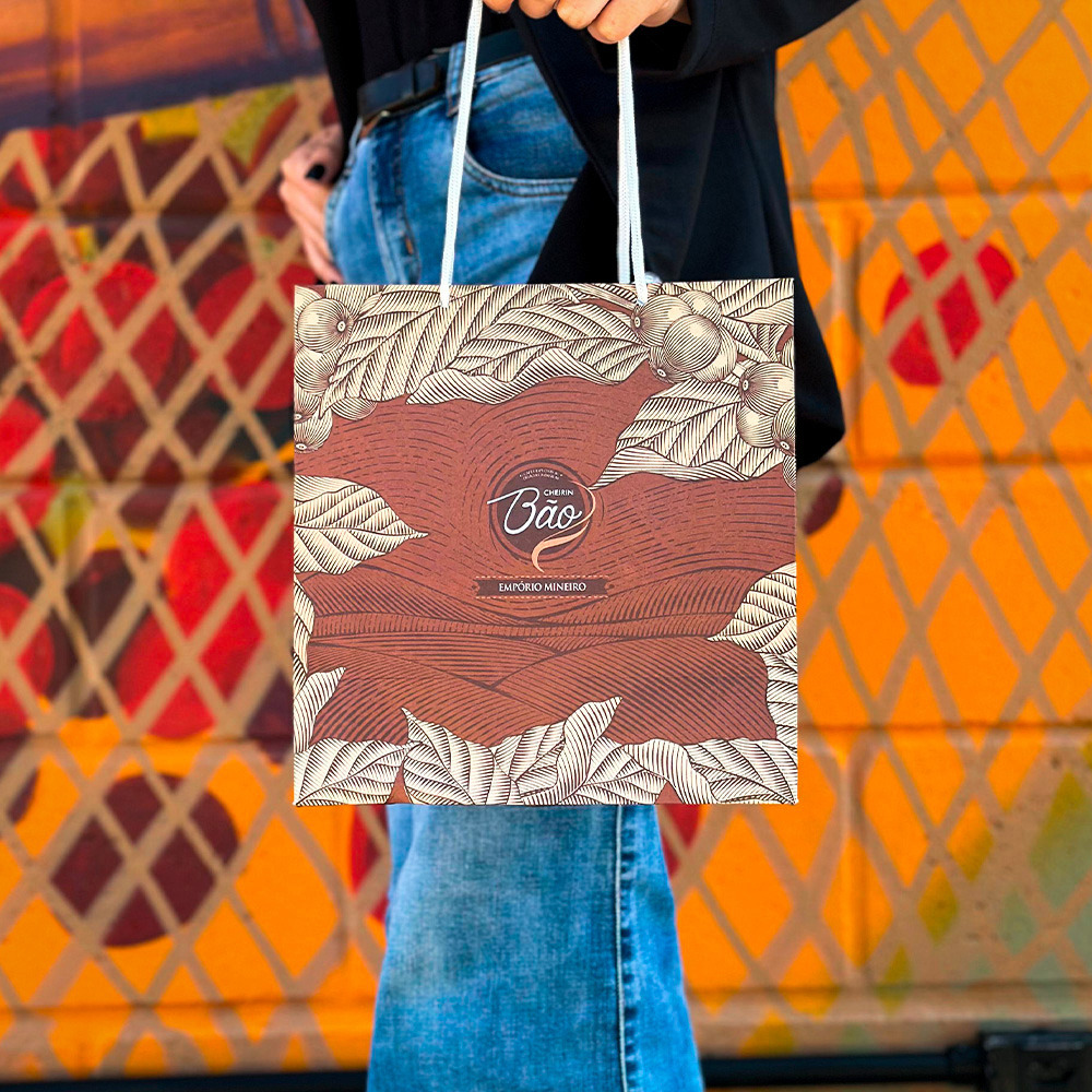 [8332040959] SACOLA PAPEL CHEIRIN BAO 24LX25AX12 MARROM PCT 50UND